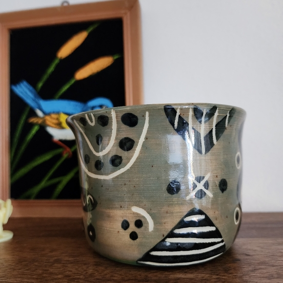 Green Glazed Small Lines & Curves Design Clay Planter - Picture 3 of 5